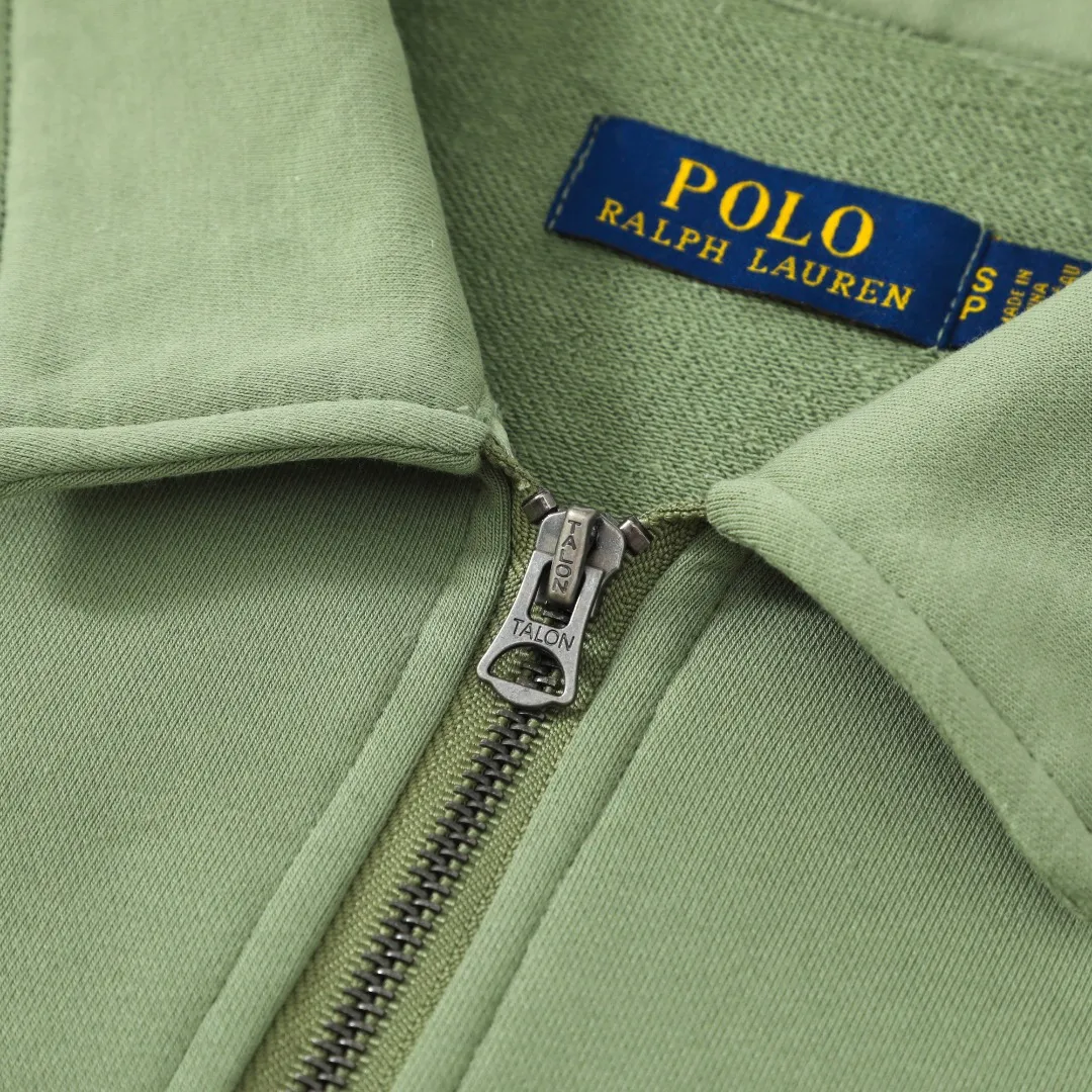 P260 #R99 Ralph Lauren pony logo eight-color half-zip lapel sweatshirt. Wear three times in one suit, easy to switch styles: Fully stand-up collar mode: crisp lapel three-dimensional windproof, taking into account warmth and cool lines, full of coolness ▫️Half-open lazy mode: slightly exposed collarbone, relaxed and comfortable | Pair with a shirt or high collar to show the intellectual atmosphere ▫️Full-open V-neck mode: Visually extends the neck-shoulder ratio | Stacking is more layered, hiding the flesh and making it look slimmer, making it easy to wear with a sense of luxury. Genderless design, shared wardrobe concept: White is gentle and elegant | Black is cool and slimming | Both colors can be used to create a couple CP look. 8 colors are available in the full line | From classic to soft | Meet all daily and occasion dressing needs Quality is reflected in the details: Micro-label logo embroidery | Loose but not procrastinating tailoring | High-grade fabrics ensure a comfortable fit. Easily manage various scenarios such as workplace commuting, weekend leisure, and date travel, effortless chic is the definition of effortless chic.  Color: Black White Navy Mint Green Khaki Pink Yellow Army Green Size: S M L